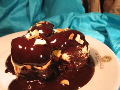 PROFITEROLES AU CHOCOLAT CHAUD